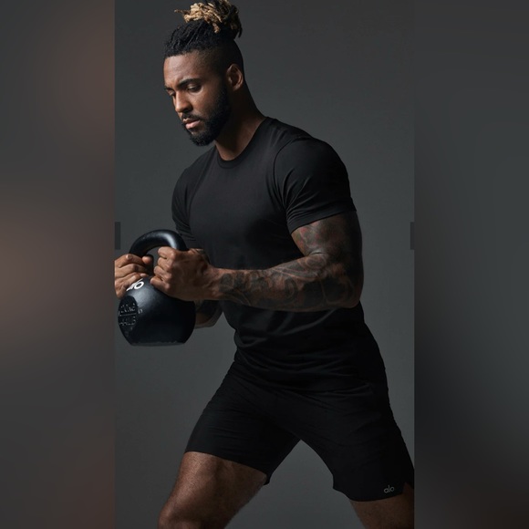 NWT Alo Yoga Conquer Reform Crewneck Short Sleeves in Black Size S - Picture 9 of 12